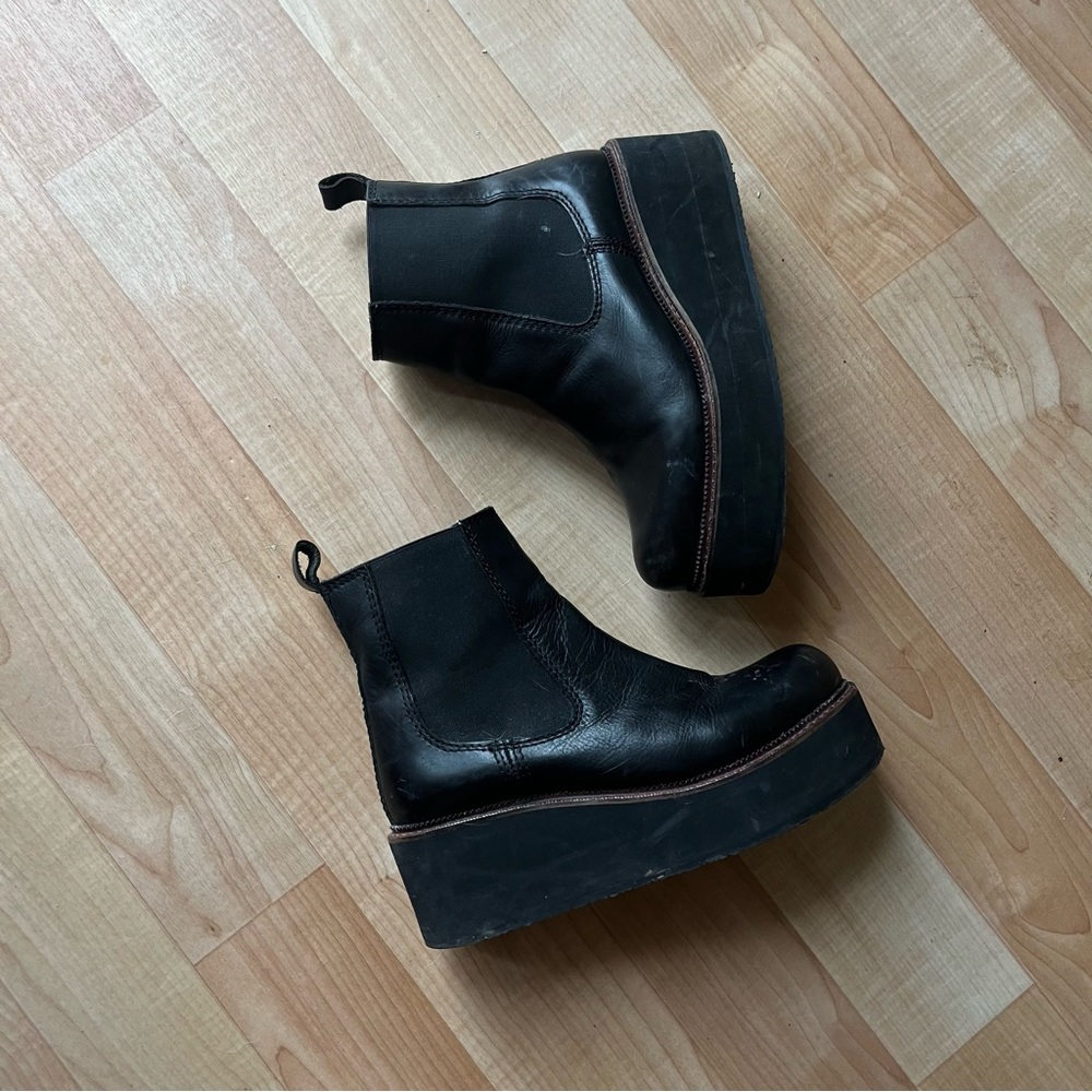 Platform boots